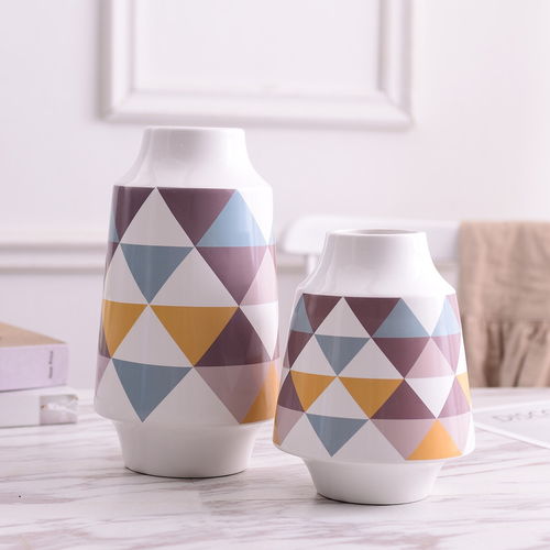 簡(jiǎn)約與融合 湯河店陶瓷花瓶的藝術(shù)美學(xué)與現(xiàn)代家居裝飾